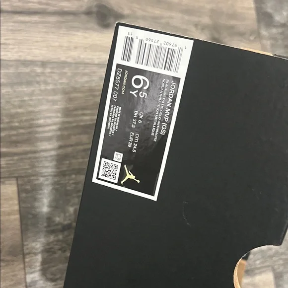 Jordan Kids Sneakers Black and Gold - Picture 11 of 11